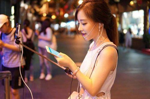 丝袜包臀慢摇女主播,包臀慢摇女主播的性感魅力