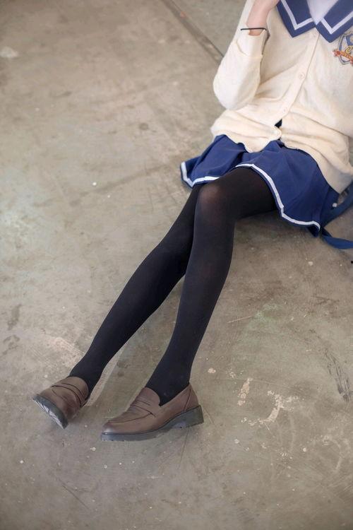 隔着丝袜盘丝洞