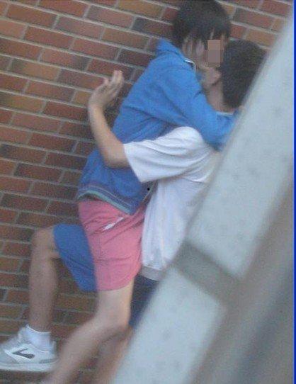 青岛中学生激吻视频,校园恋情背后的社会思考